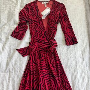 Diane von Furstenberg Vintage Julian Silk Wrap Dress -Dahlia Garden Red- Size 2